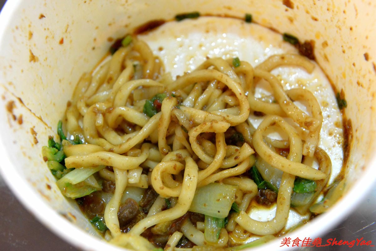 [台中西區]老八味乾拌麵 – 來自花蓮的人氣乾拌麵來台中展店,主打外省口味的乾拌麵,小菜豐富多樣化,價格非常經濟實惠,不論是乾拌麵、湯和小菜一律都35元、3樣算100元,7/23-7/28店家開幕優惠,每