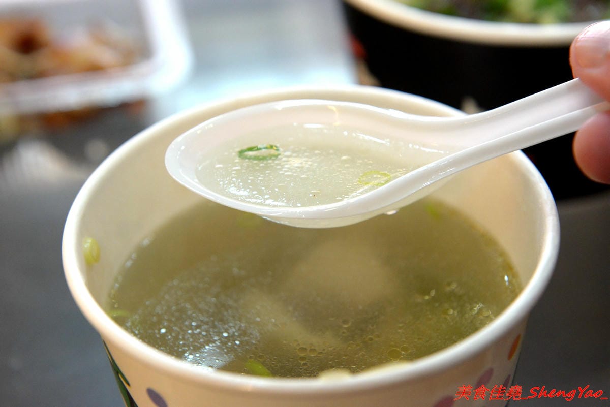 [台中西區]老八味乾拌麵 – 來自花蓮的人氣乾拌麵來台中展店,主打外省口味的乾拌麵,小菜豐富多樣化,價格非常經濟實惠,不論是乾拌麵、湯和小菜一律都35元、3樣算100元,7/23-7/28店家開幕優惠,每