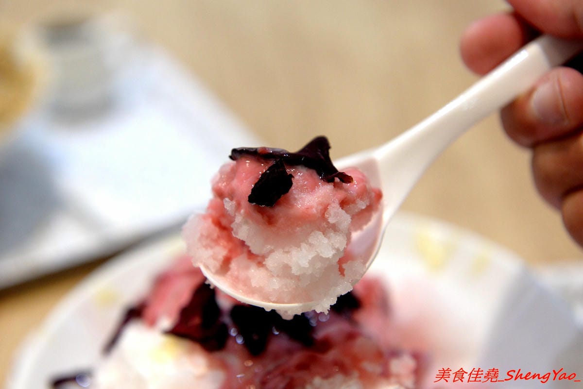 [台中南屯]三個味 – 外島金門開上來的冰店,主打淋醬日式刨冰,醬和配料幾乎都是店家自製,口味有特色,料多實在又好吃,價格不會貴。