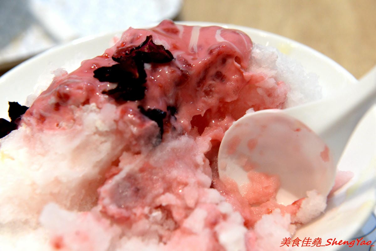 [台中南屯]三個味 – 外島金門開上來的冰店,主打淋醬日式刨冰,醬和配料幾乎都是店家自製,口味有特色,料多實在又好吃,價格不會貴。