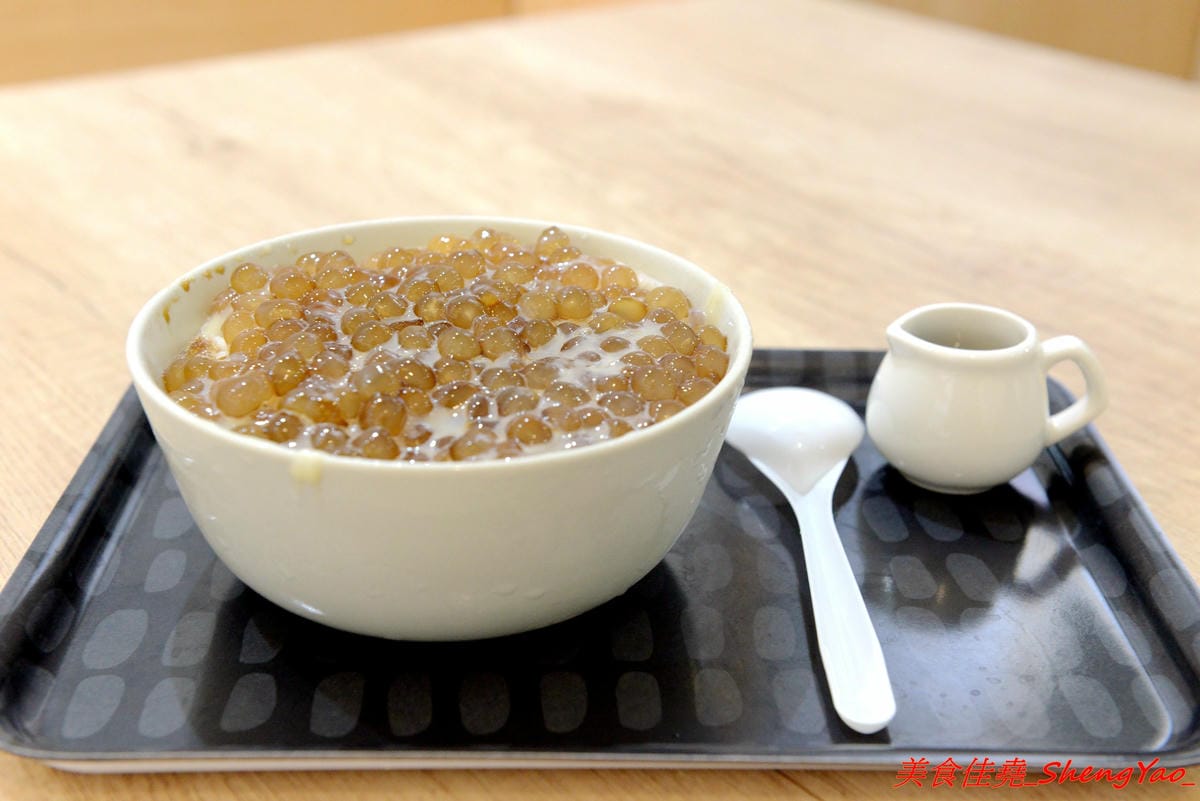 [台中南屯]三個味 – 外島金門開上來的冰店,主打淋醬日式刨冰,醬和配料幾乎都是店家自製,口味有特色,料多實在又好吃,價格不會貴。