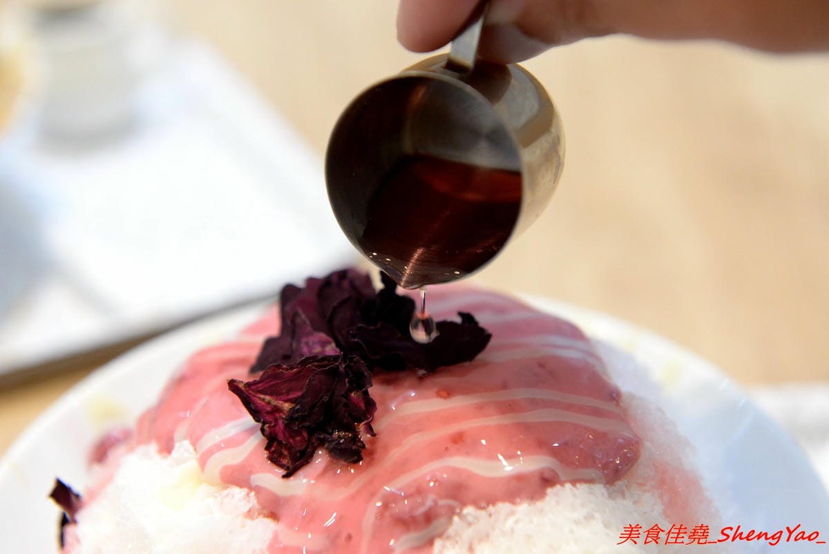 [台中南屯]三個味 – 外島金門開上來的冰店,主打淋醬日式刨冰,醬和配料幾乎都是店家自製,口味有特色,料多實在又好吃,價格不會貴。