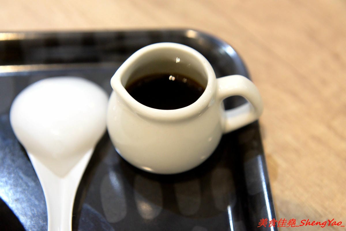 [台中南屯]三個味 – 外島金門開上來的冰店,主打淋醬日式刨冰,醬和配料幾乎都是店家自製,口味有特色,料多實在又好吃,價格不會貴。