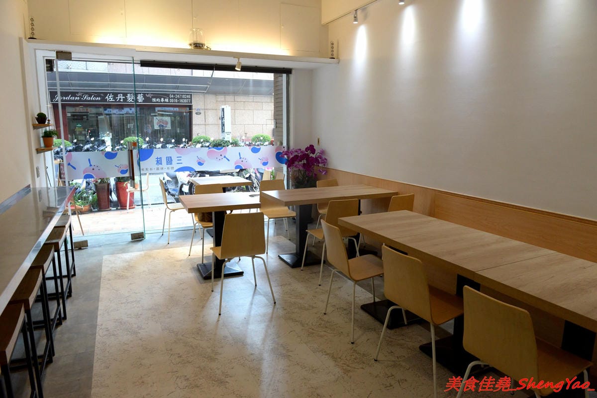 [台中南屯]三個味 – 外島金門開上來的冰店,主打淋醬日式刨冰,醬和配料幾乎都是店家自製,口味有特色,料多實在又好吃,價格不會貴。