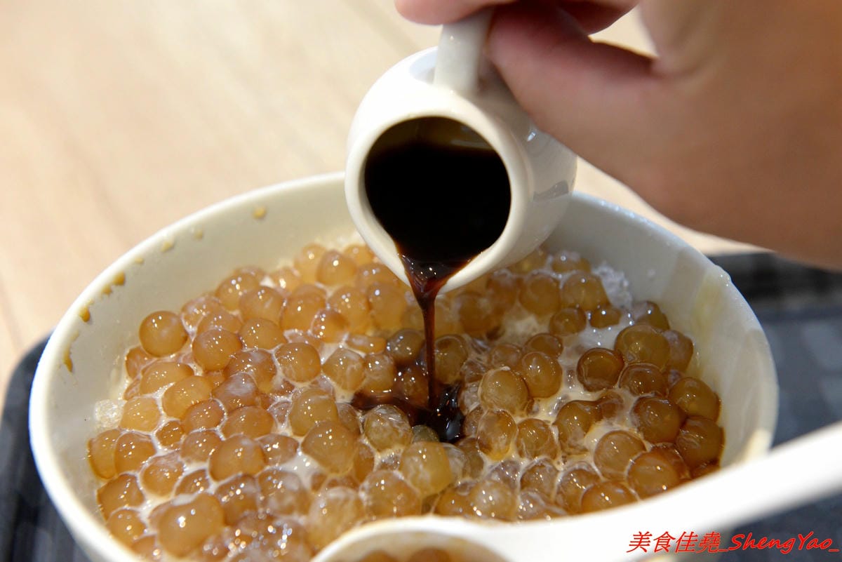 [台中南屯]三個味 – 外島金門開上來的冰店,主打淋醬日式刨冰,醬和配料幾乎都是店家自製,口味有特色,料多實在又好吃,價格不會貴。