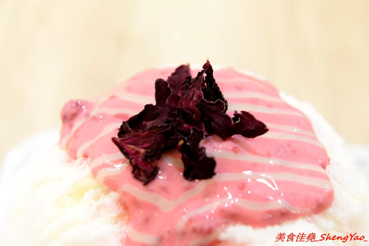 [台中南屯]三個味 – 外島金門開上來的冰店,主打淋醬日式刨冰,醬和配料幾乎都是店家自製,口味有特色,料多實在又好吃,價格不會貴。