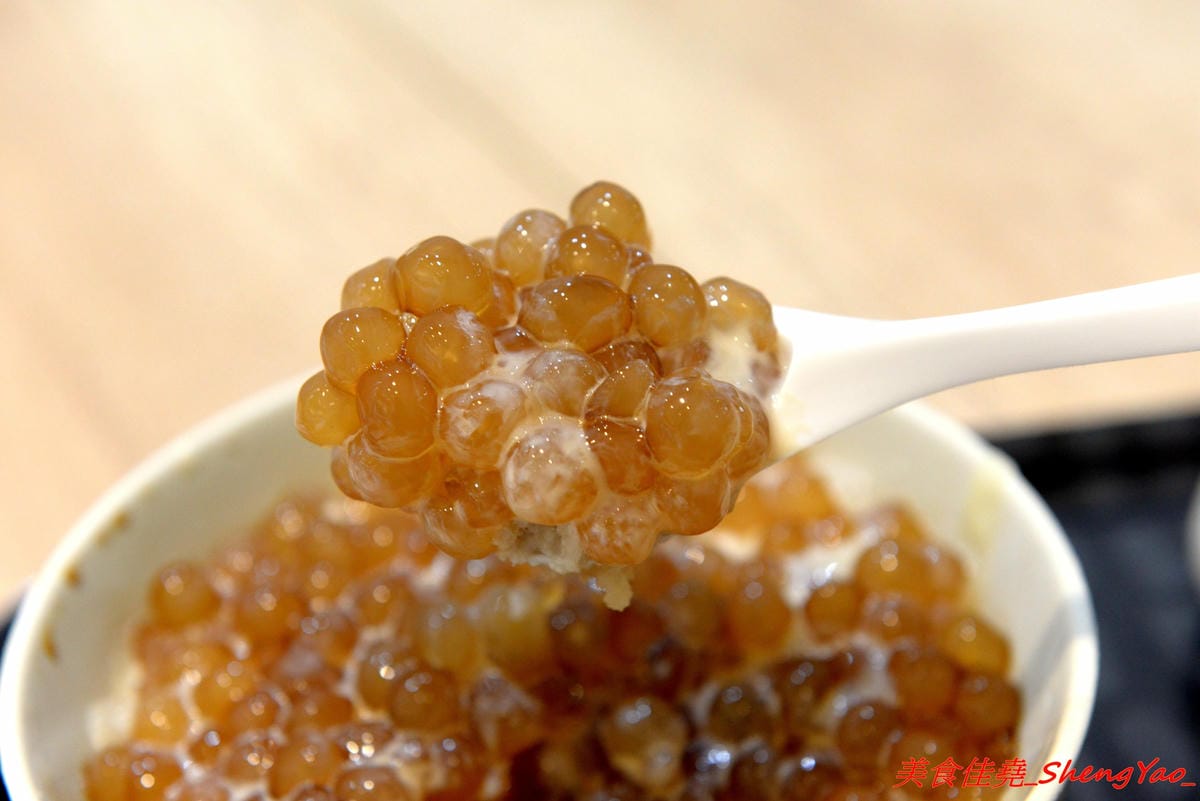 [台中南屯]三個味 – 外島金門開上來的冰店,主打淋醬日式刨冰,醬和配料幾乎都是店家自製,口味有特色,料多實在又好吃,價格不會貴。