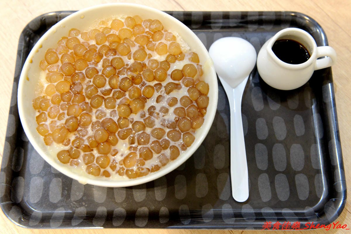 [台中南屯]三個味 – 外島金門開上來的冰店,主打淋醬日式刨冰,醬和配料幾乎都是店家自製,口味有特色,料多實在又好吃,價格不會貴。