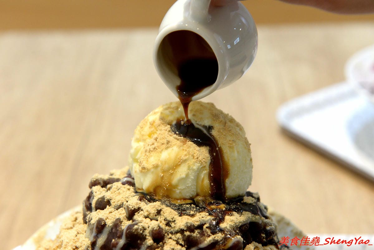 [台中南屯]三個味 – 外島金門開上來的冰店,主打淋醬日式刨冰,醬和配料幾乎都是店家自製,口味有特色,料多實在又好吃,價格不會貴。