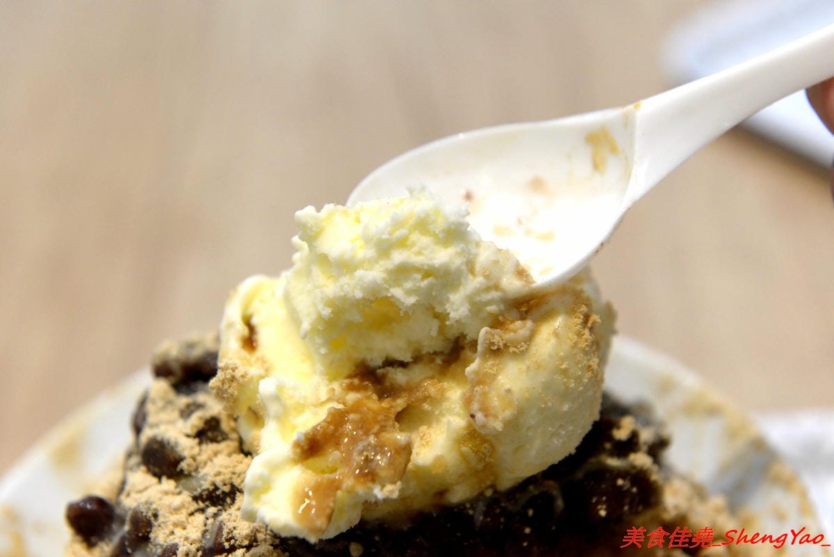 [台中南屯]三個味 – 外島金門開上來的冰店,主打淋醬日式刨冰,醬和配料幾乎都是店家自製,口味有特色,料多實在又好吃,價格不會貴。