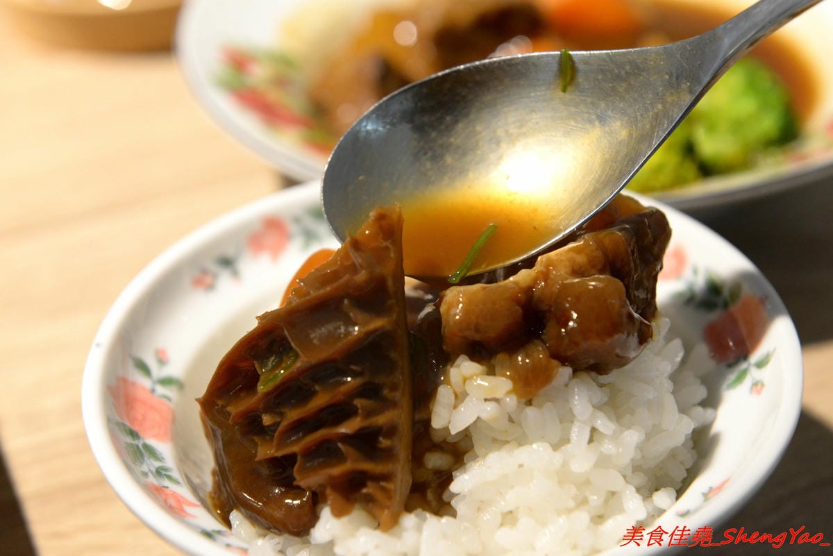 [台中西區]馨苑 – “膳馨”相關新品牌餐廳,不只有好吃台菜料理還有咖啡和手作甜點,主打套餐式台菜料理,一個人也能輕鬆吃台菜,東西好吃,店員服務態度親切,環境靜謐舒適,價位不貴且不收服務費