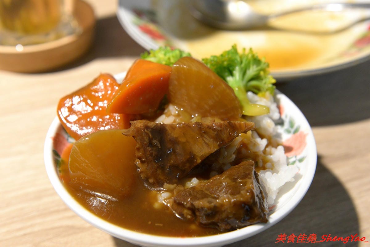 [台中西區]馨苑 – “膳馨”相關新品牌餐廳,不只有好吃台菜料理還有咖啡和手作甜點,主打套餐式台菜料理,一個人也能輕鬆吃台菜,東西好吃,店員服務態度親切,環境靜謐舒適,價位不貴且不收服務費
