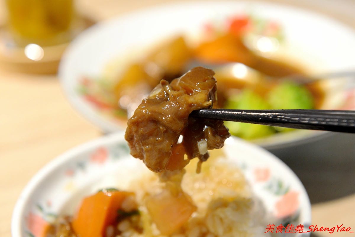 [台中西區]馨苑 – “膳馨”相關新品牌餐廳,不只有好吃台菜料理還有咖啡和手作甜點,主打套餐式台菜料理,一個人也能輕鬆吃台菜,東西好吃,店員服務態度親切,環境靜謐舒適,價位不貴且不收服務費