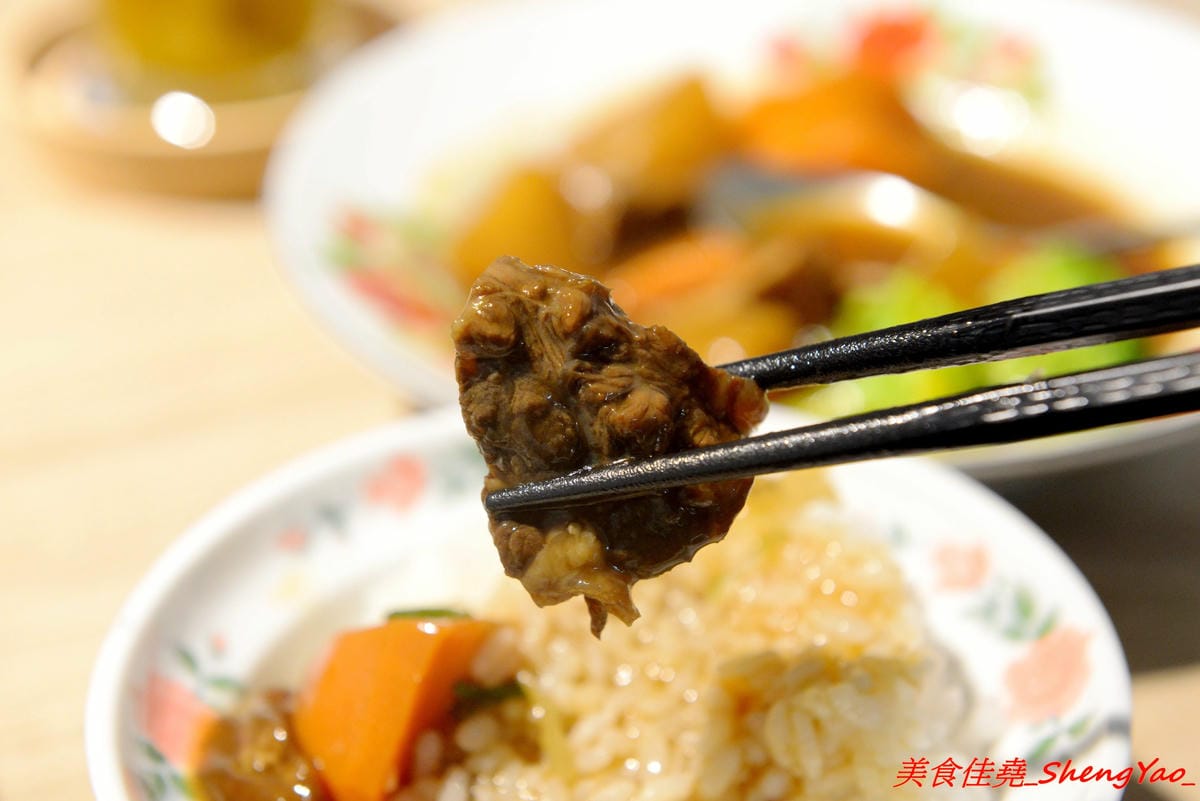 [台中西區]馨苑 – “膳馨”相關新品牌餐廳,不只有好吃台菜料理還有咖啡和手作甜點,主打套餐式台菜料理,一個人也能輕鬆吃台菜,東西好吃,店員服務態度親切,環境靜謐舒適,價位不貴且不收服務費