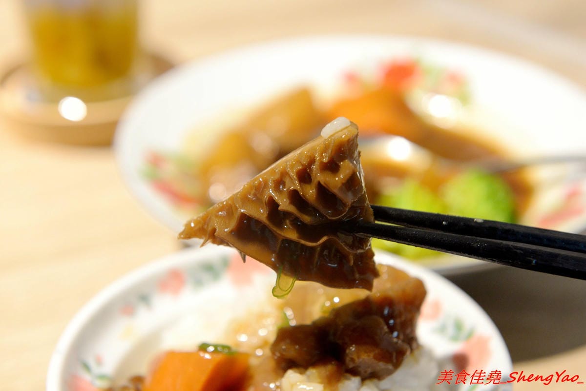 [台中西區]馨苑 – “膳馨”相關新品牌餐廳,不只有好吃台菜料理還有咖啡和手作甜點,主打套餐式台菜料理,一個人也能輕鬆吃台菜,東西好吃,店員服務態度親切,環境靜謐舒適,價位不貴且不收服務費