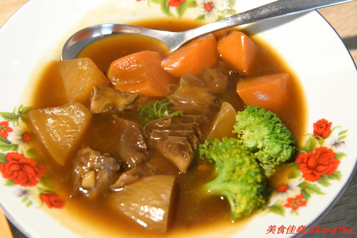 [台中西區]馨苑 – “膳馨”相關新品牌餐廳,不只有好吃台菜料理還有咖啡和手作甜點,主打套餐式台菜料理,一個人也能輕鬆吃台菜,東西好吃,店員服務態度親切,環境靜謐舒適,價位不貴且不收服務費