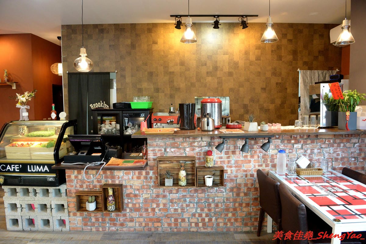 [台中沙鹿]濼藝洋食 – 沙鹿新開的復古歐風洋食餐廳,餐點種類多樣,醬汁自製,用料實在,份量可以吃得飽,法式薄餅是最大特色,價位不貴,建議升級套餐,麵包和濃湯都很棒,光華路上異人館旁邊。(已