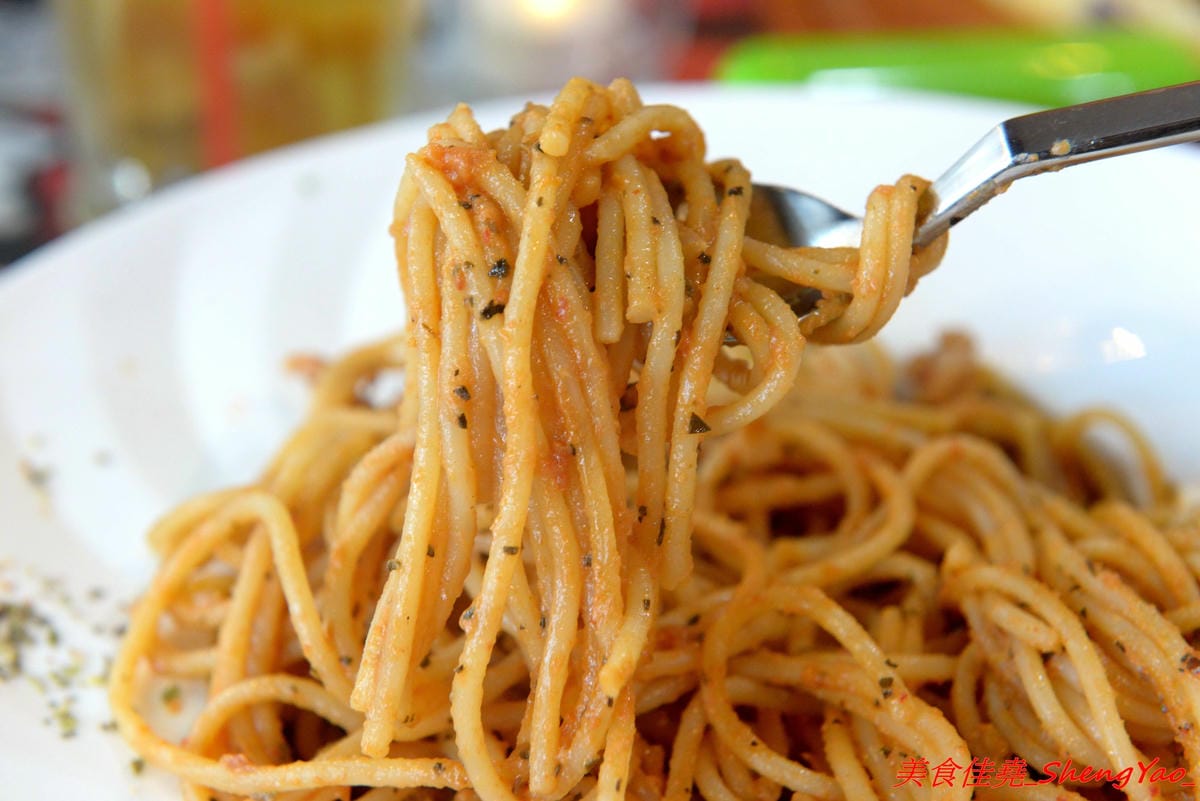 [台中沙鹿]濼藝洋食 – 沙鹿新開的復古歐風洋食餐廳,餐點種類多樣,醬汁自製,用料實在,份量可以吃得飽,法式薄餅是最大特色,價位不貴,建議升級套餐,麵包和濃湯都很棒,光華路上異人館旁邊。(已