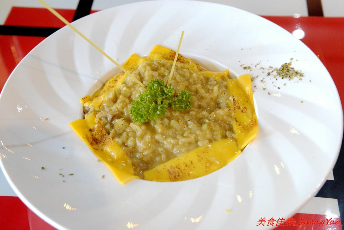 [台中沙鹿]濼藝洋食 – 沙鹿新開的復古歐風洋食餐廳,餐點種類多樣,醬汁自製,用料實在,份量可以吃得飽,法式薄餅是最大特色,價位不貴,建議升級套餐,麵包和濃湯都很棒,光華路上異人館旁邊。(已