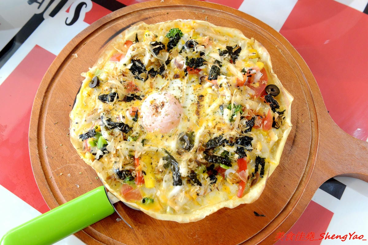 [台中沙鹿]濼藝洋食 – 沙鹿新開的復古歐風洋食餐廳,餐點種類多樣,醬汁自製,用料實在,份量可以吃得飽,法式薄餅是最大特色,價位不貴,建議升級套餐,麵包和濃湯都很棒,光華路上異人館旁邊。(已