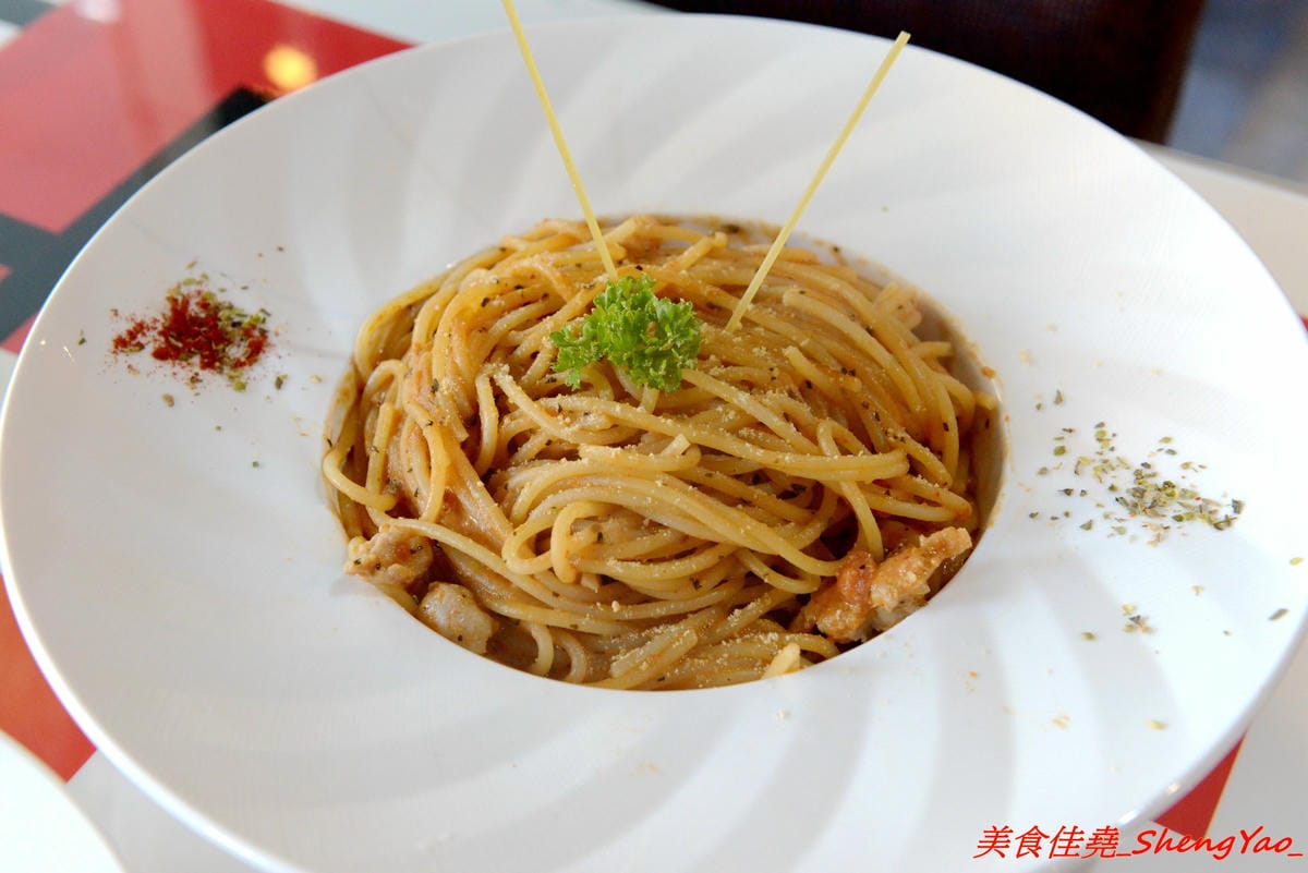 [台中沙鹿]濼藝洋食 – 沙鹿新開的復古歐風洋食餐廳,餐點種類多樣,醬汁自製,用料實在,份量可以吃得飽,法式薄餅是最大特色,價位不貴,建議升級套餐,麵包和濃湯都很棒,光華路上異人館旁邊。(已