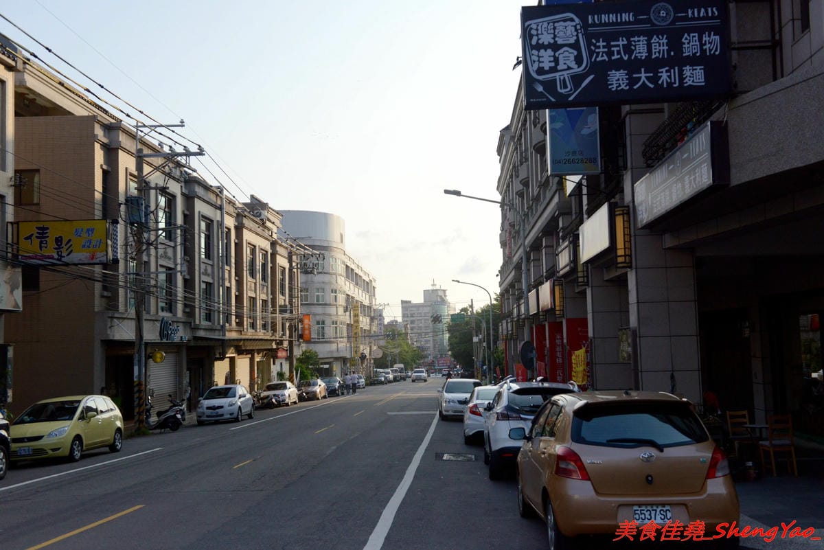 [台中沙鹿]濼藝洋食 – 沙鹿新開的復古歐風洋食餐廳,餐點種類多樣,醬汁自製,用料實在,份量可以吃得飽,法式薄餅是最大特色,價位不貴,建議升級套餐,麵包和濃湯都很棒,光華路上異人館旁邊。(已