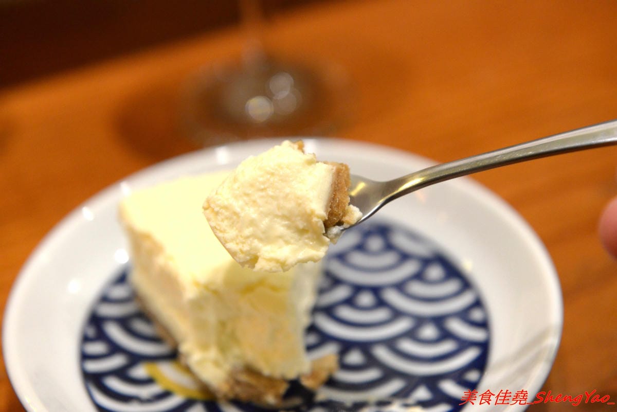 [台中北區]麓瑪X不好說 – 台中新開的咖啡店,不只是老宅咖啡也很有自我風格,和式座位區超級特別,咖啡堅持只賣手沖,價位不貴,200元可以無限暢飲還能自己到吧檯裡面來沖。