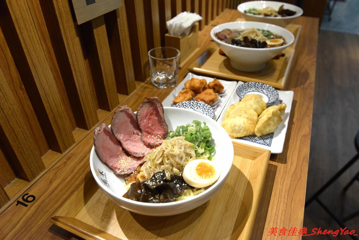 [台中太平]滝禾製麵所 – 太平新開幕拉麵店,湯頭搭配肉品選擇豐富多樣化,肉品都是現切,除了叉燒竟然還有Choice等級的板腱牛可以搭配,湯頭好喝,配料用心,價位不會貴。