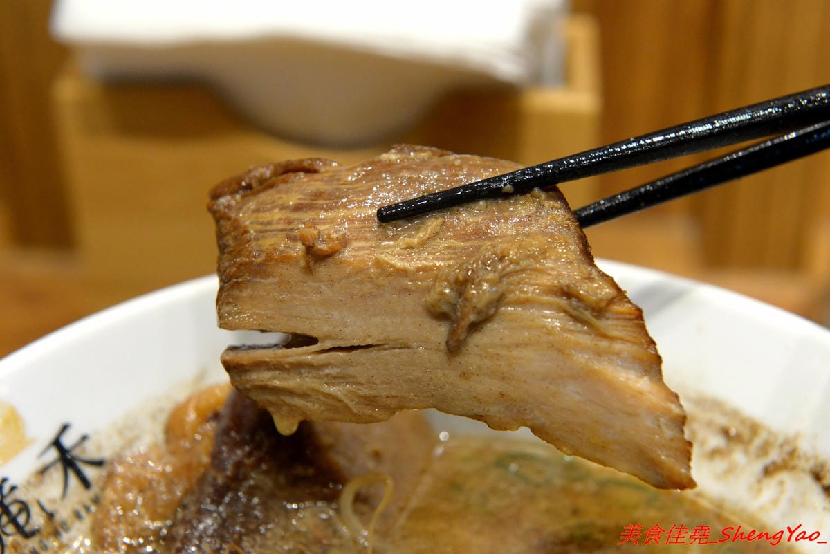 [台中太平]滝禾製麵所 – 太平新開幕拉麵店,湯頭搭配肉品選擇豐富多樣化,肉品都是現切,除了叉燒竟然還有Choice等級的板腱牛可以搭配,湯頭好喝,配料用心,價位不會貴。
