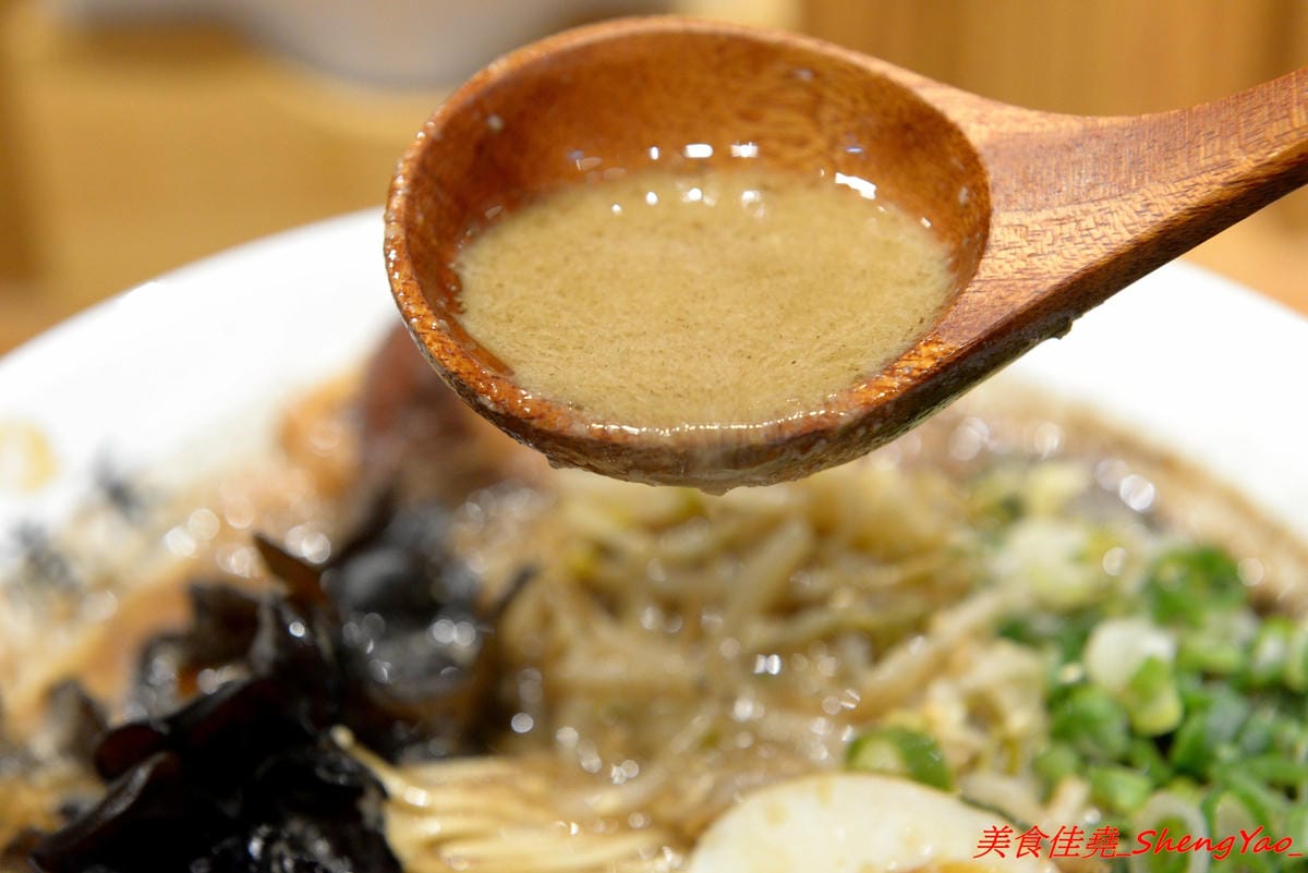 [台中太平]滝禾製麵所 – 太平新開幕拉麵店,湯頭搭配肉品選擇豐富多樣化,肉品都是現切,除了叉燒竟然還有Choice等級的板腱牛可以搭配,湯頭好喝,配料用心,價位不會貴。