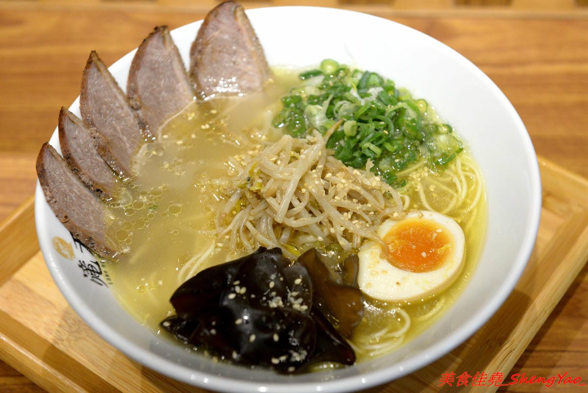[台中太平]滝禾製麵所 – 太平新開幕拉麵店,湯頭搭配肉品選擇豐富多樣化,肉品都是現切,除了叉燒竟然還有Choice等級的板腱牛可以搭配,湯頭好喝,配料用心,價位不會貴。