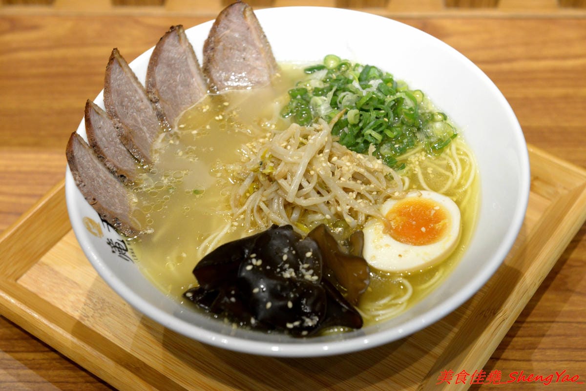 [台中太平]滝禾製麵所 – 太平新開幕拉麵店,湯頭搭配肉品選擇豐富多樣化,肉品都是現切,除了叉燒竟然還有Choice等級的板腱牛可以搭配,湯頭好喝,配料用心,價位不會貴。
