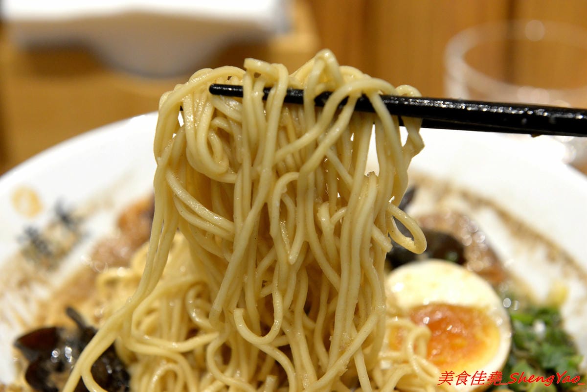 [台中太平]滝禾製麵所 – 太平新開幕拉麵店,湯頭搭配肉品選擇豐富多樣化,肉品都是現切,除了叉燒竟然還有Choice等級的板腱牛可以搭配,湯頭好喝,配料用心,價位不會貴。