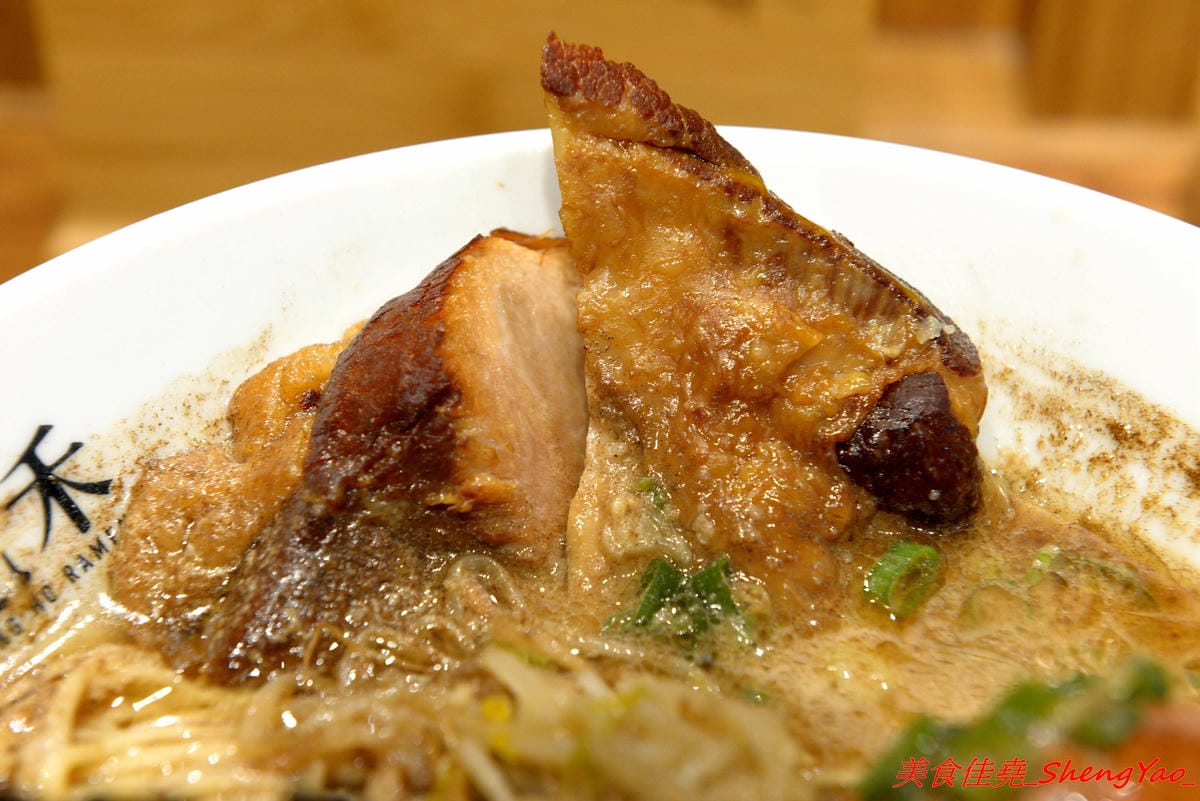 [台中太平]滝禾製麵所 – 太平新開幕拉麵店,湯頭搭配肉品選擇豐富多樣化,肉品都是現切,除了叉燒竟然還有Choice等級的板腱牛可以搭配,湯頭好喝,配料用心,價位不會貴。
