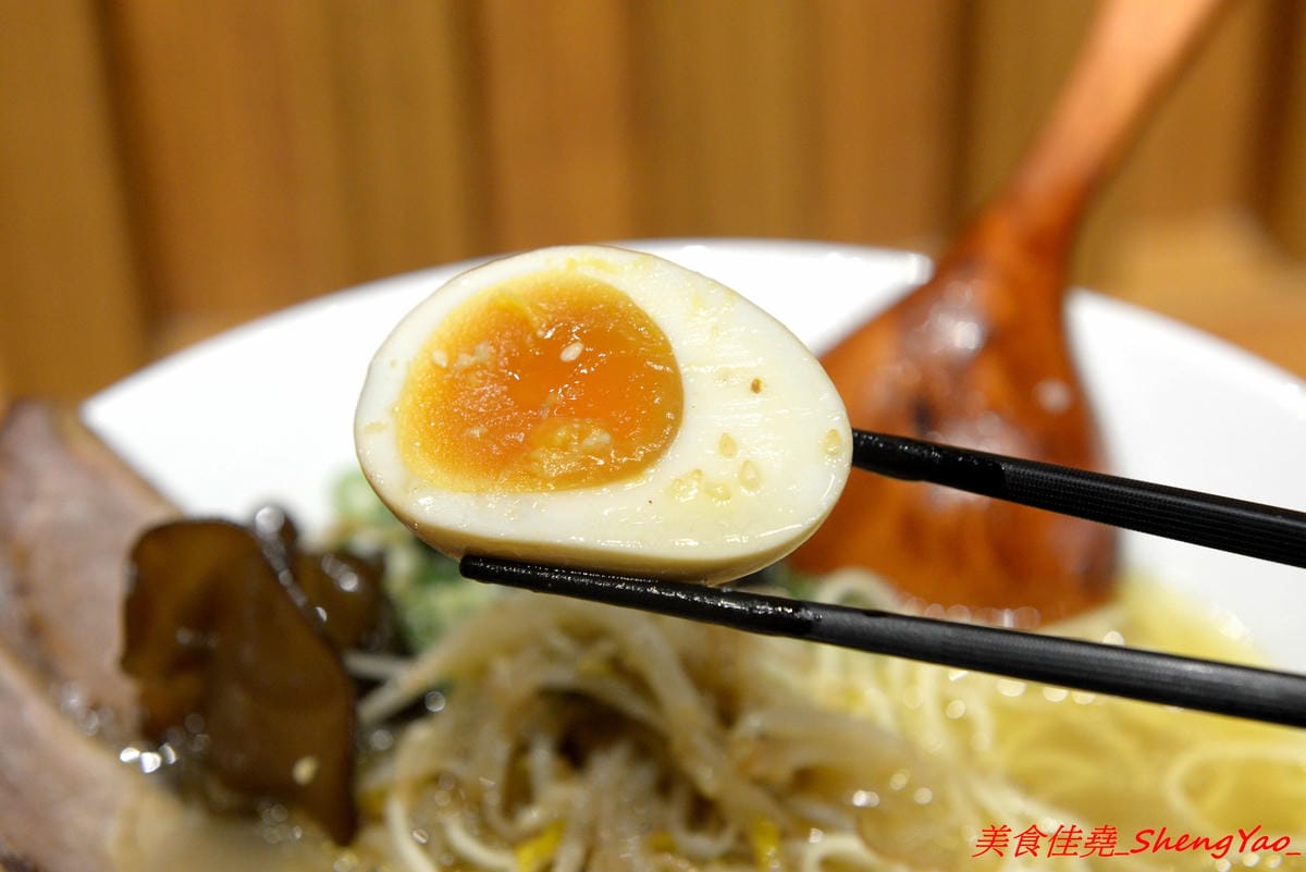 [台中太平]滝禾製麵所 – 太平新開幕拉麵店,湯頭搭配肉品選擇豐富多樣化,肉品都是現切,除了叉燒竟然還有Choice等級的板腱牛可以搭配,湯頭好喝,配料用心,價位不會貴。