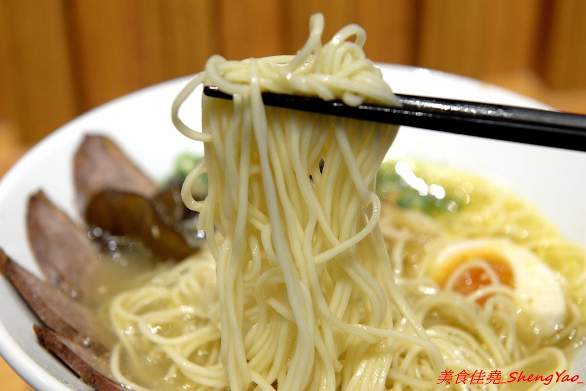 [台中太平]滝禾製麵所 – 太平新開幕拉麵店,湯頭搭配肉品選擇豐富多樣化,肉品都是現切,除了叉燒竟然還有Choice等級的板腱牛可以搭配,湯頭好喝,配料用心,價位不會貴。