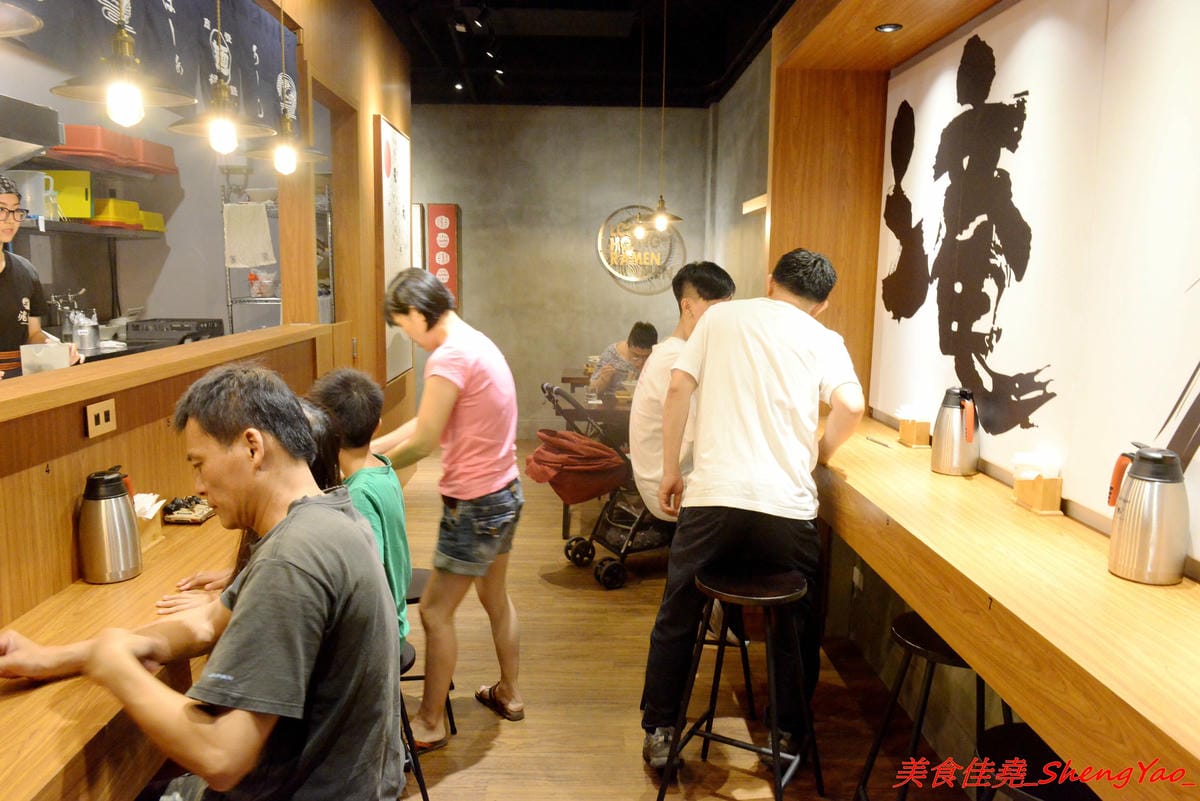 [台中太平]滝禾製麵所 – 太平新開幕拉麵店,湯頭搭配肉品選擇豐富多樣化,肉品都是現切,除了叉燒竟然還有Choice等級的板腱牛可以搭配,湯頭好喝,配料用心,價位不會貴。