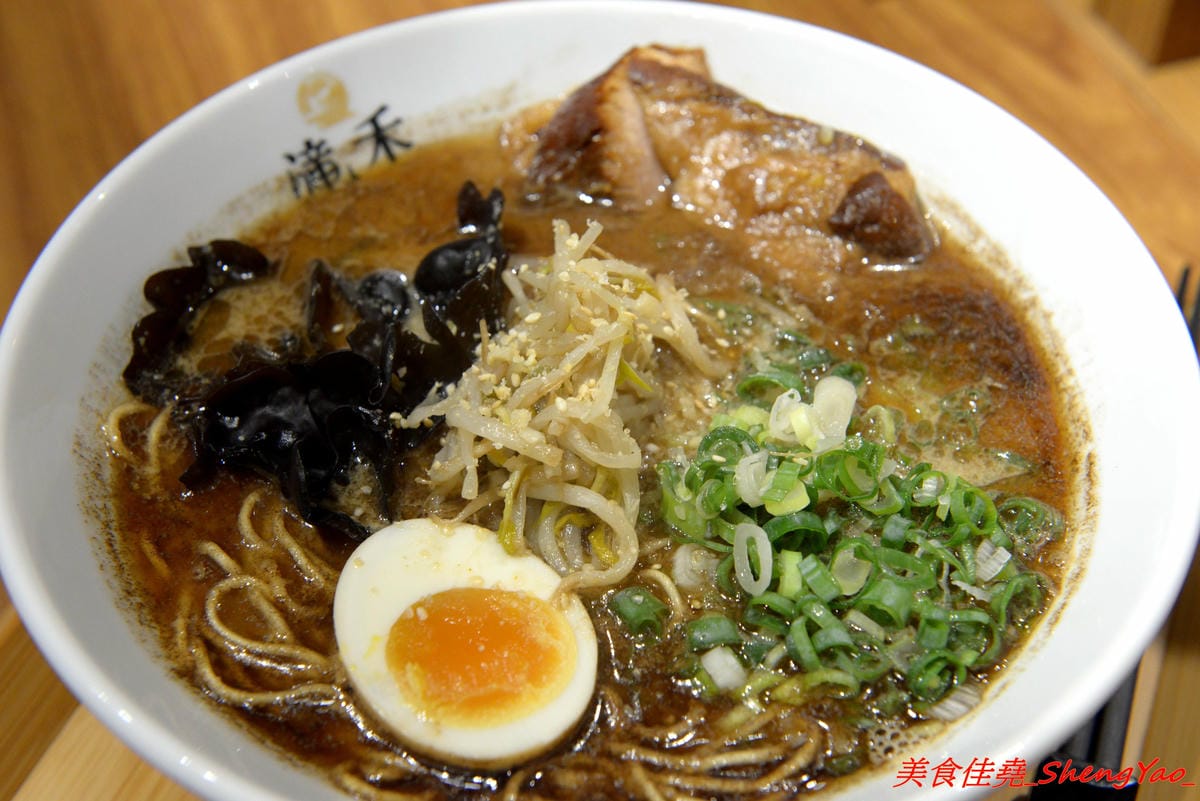 [台中太平]滝禾製麵所 – 太平新開幕拉麵店,湯頭搭配肉品選擇豐富多樣化,肉品都是現切,除了叉燒竟然還有Choice等級的板腱牛可以搭配,湯頭好喝,配料用心,價位不會貴。
