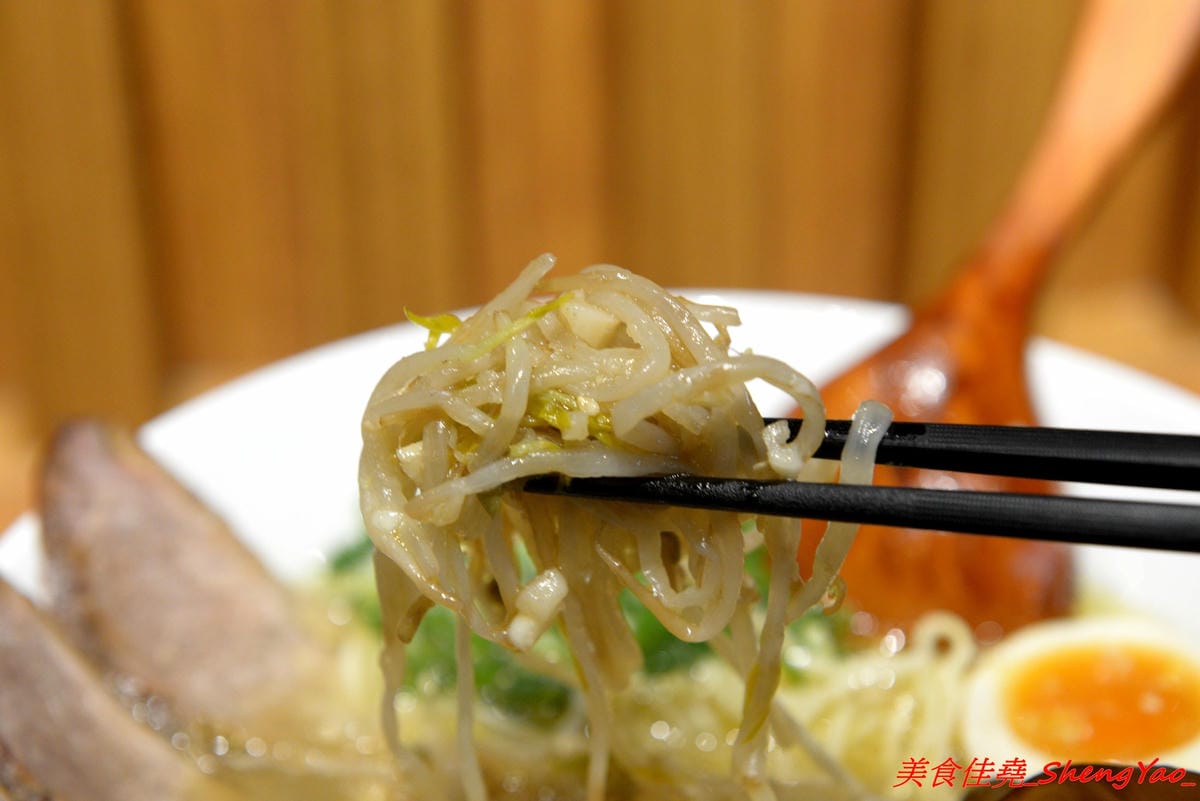 [台中太平]滝禾製麵所 – 太平新開幕拉麵店,湯頭搭配肉品選擇豐富多樣化,肉品都是現切,除了叉燒竟然還有Choice等級的板腱牛可以搭配,湯頭好喝,配料用心,價位不會貴。