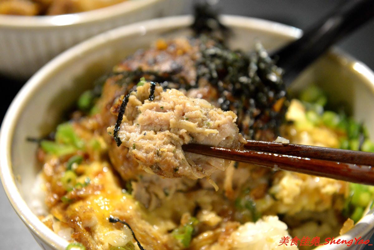 [台中西區]TAKU牛丼專賣店 模範二店 – 台中爆炸好吃的牛丼專賣店新開了二店,現點現炒的雪花牛肉丼飯搭配溫泉蛋根本無敵 !! 二店還有限定版漢堡排親子丼,老宅庭院內用餐超有FU,下午5點半開賣,