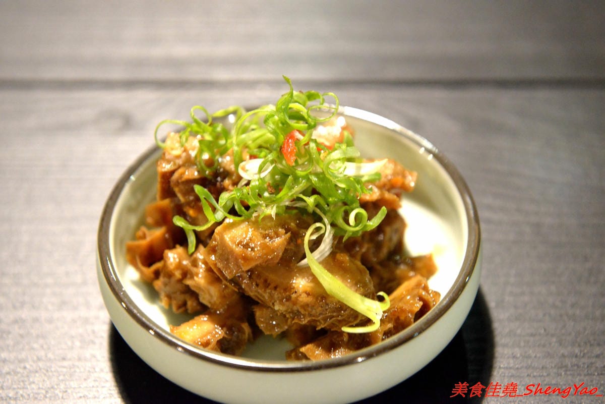 [台中西區]TAKU牛丼專賣店 模範二店 – 台中爆炸好吃的牛丼專賣店新開了二店,現點現炒的雪花牛肉丼飯搭配溫泉蛋根本無敵 !! 二店還有限定版漢堡排親子丼,老宅庭院內用餐超有FU,下午5點半開賣,