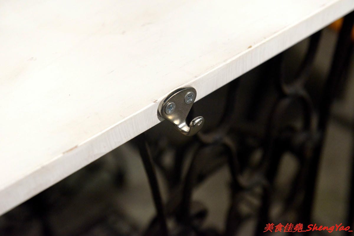 [台中西區]TAKU牛丼專賣店 模範二店 – 台中爆炸好吃的牛丼專賣店新開了二店,現點現炒的雪花牛肉丼飯搭配溫泉蛋根本無敵 !! 二店還有限定版漢堡排親子丼,老宅庭院內用餐超有FU,下午5點半開賣,