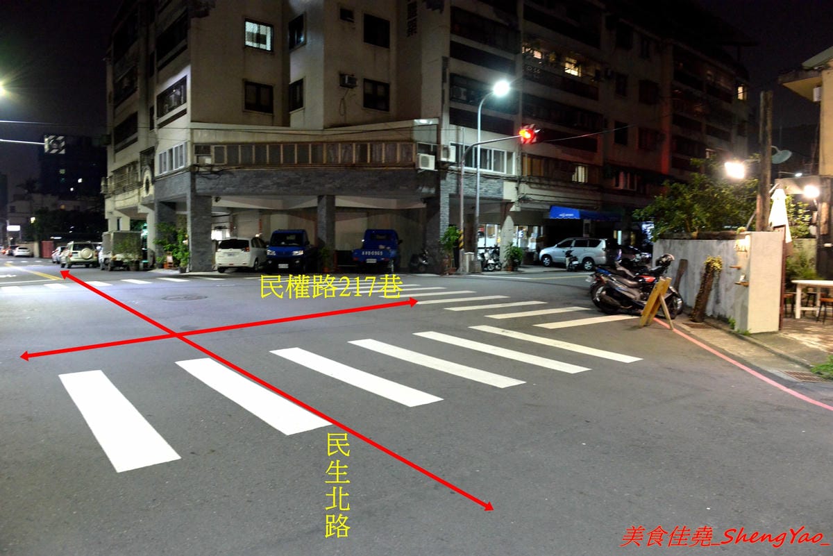 [台中西區]TAKU牛丼專賣店 模範二店 – 台中爆炸好吃的牛丼專賣店新開了二店,現點現炒的雪花牛肉丼飯搭配溫泉蛋根本無敵 !! 二店還有限定版漢堡排親子丼,老宅庭院內用餐超有FU,下午5點半開賣,