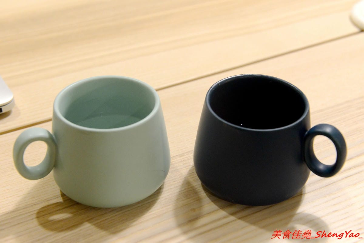 [台中西區]來坐Come Sit – 台中特色咖啡店,賣點是超舒服放鬆的共享空間,和式房區超好拍照,消費方式採入場費制,第一次來的客人加官方LINE現折100元,店內有飲料餅乾無限供應,不限時間可待到打烊