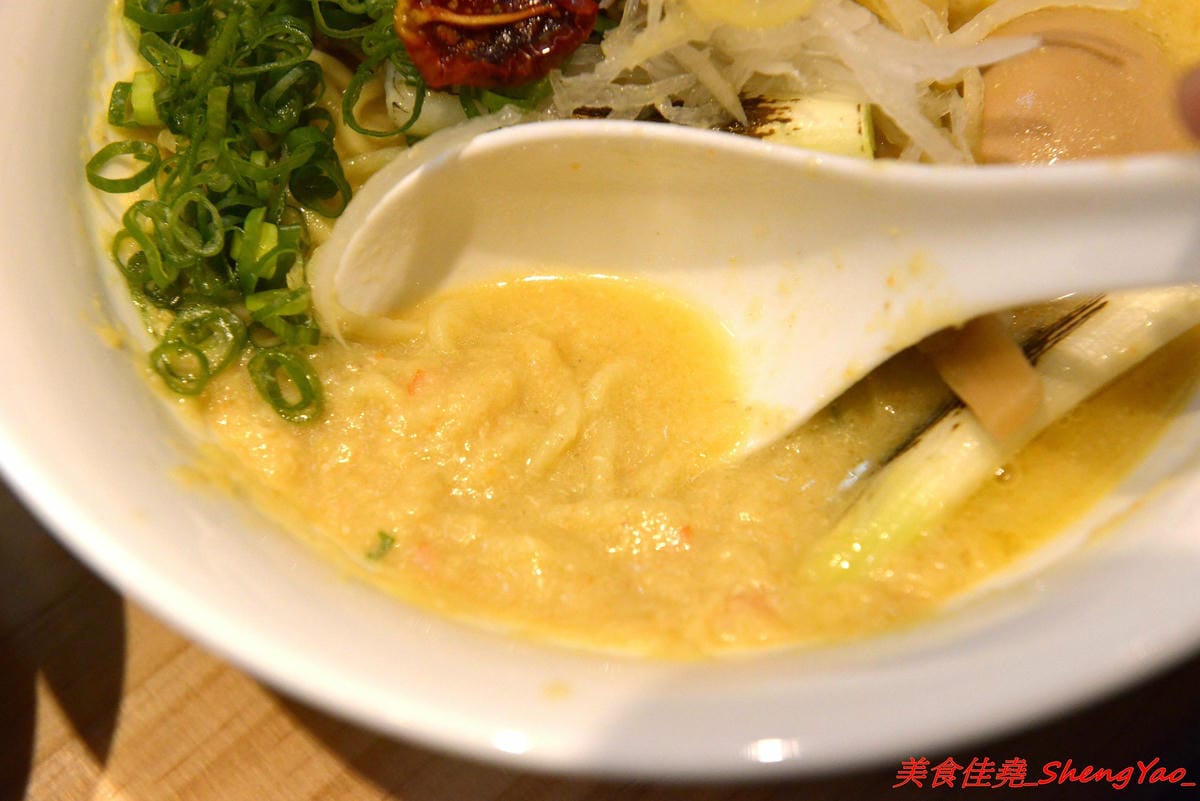 [台中太平]激勵軒 – 太平新開的雞湯系拉麵專門店,狸匠拉麵新品牌,店內拉麵湯頭均使用雞去做熬製,叉燒也是雞叉燒,每種湯頭口味各有特色,對應配料也都不同,食材運用極具創意,不只是拉麵也是