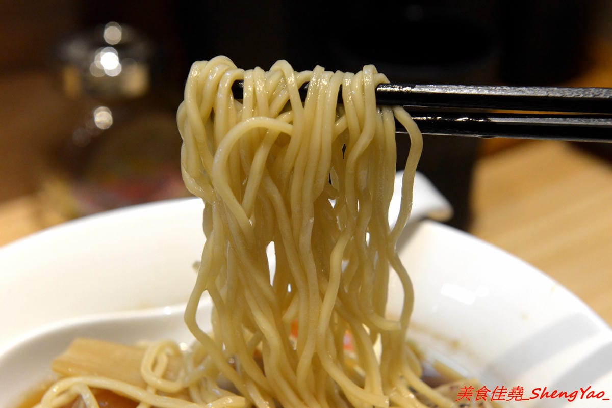[台中太平]激勵軒 – 太平新開的雞湯系拉麵專門店,狸匠拉麵新品牌,店內拉麵湯頭均使用雞去做熬製,叉燒也是雞叉燒,每種湯頭口味各有特色,對應配料也都不同,食材運用極具創意,不只是拉麵也是