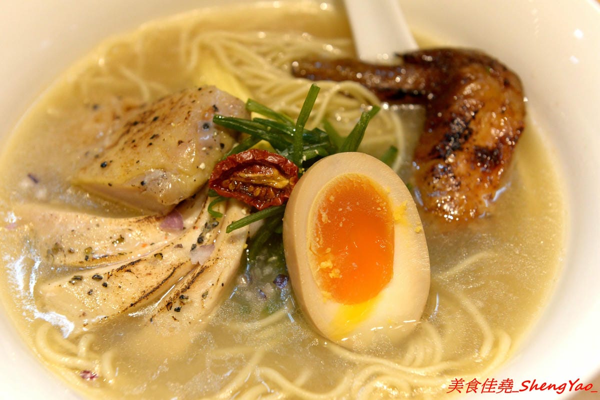 [台中太平]激勵軒 – 太平新開的雞湯系拉麵專門店,狸匠拉麵新品牌,店內拉麵湯頭均使用雞去做熬製,叉燒也是雞叉燒,每種湯頭口味各有特色,對應配料也都不同,食材運用極具創意,不只是拉麵也是