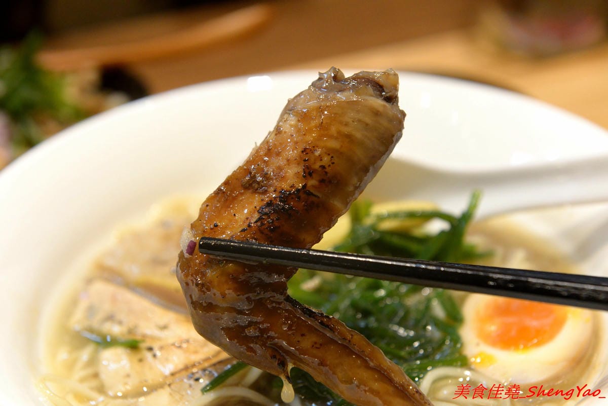 [台中太平]激勵軒 – 太平新開的雞湯系拉麵專門店,狸匠拉麵新品牌,店內拉麵湯頭均使用雞去做熬製,叉燒也是雞叉燒,每種湯頭口味各有特色,對應配料也都不同,食材運用極具創意,不只是拉麵也是