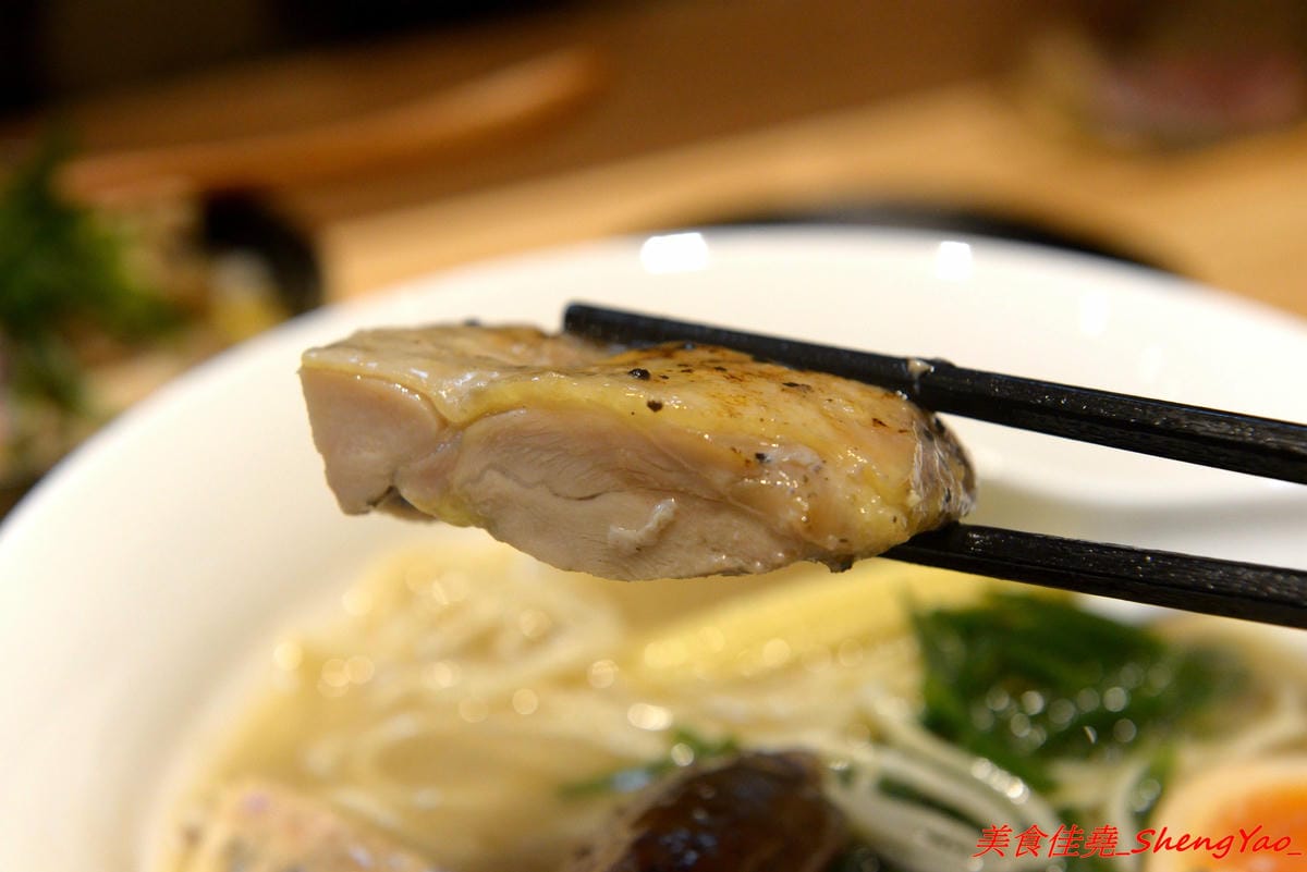 [台中太平]激勵軒 – 太平新開的雞湯系拉麵專門店,狸匠拉麵新品牌,店內拉麵湯頭均使用雞去做熬製,叉燒也是雞叉燒,每種湯頭口味各有特色,對應配料也都不同,食材運用極具創意,不只是拉麵也是