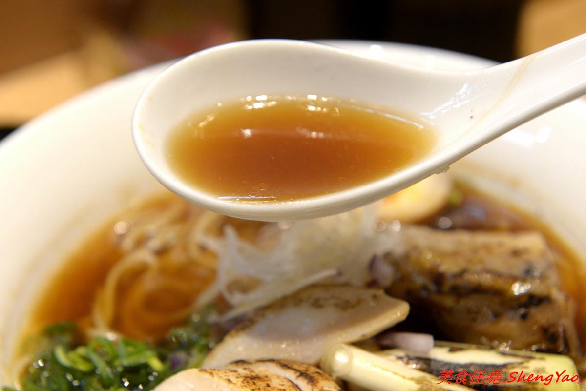 [台中太平]激勵軒 – 太平新開的雞湯系拉麵專門店,狸匠拉麵新品牌,店內拉麵湯頭均使用雞去做熬製,叉燒也是雞叉燒,每種湯頭口味各有特色,對應配料也都不同,食材運用極具創意,不只是拉麵也是